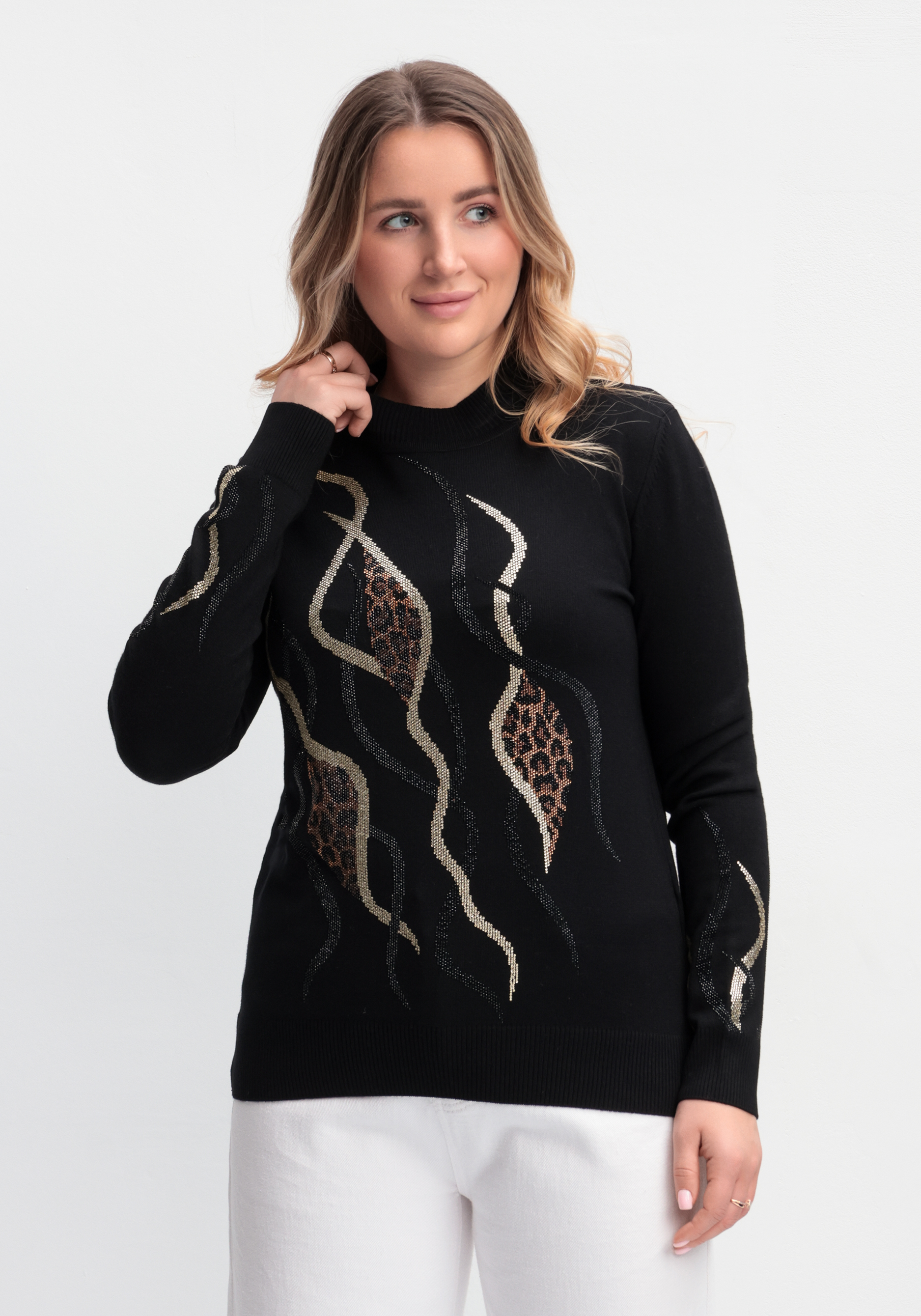 Джемпер с абстракцией на рукавах и полочке 3699₽