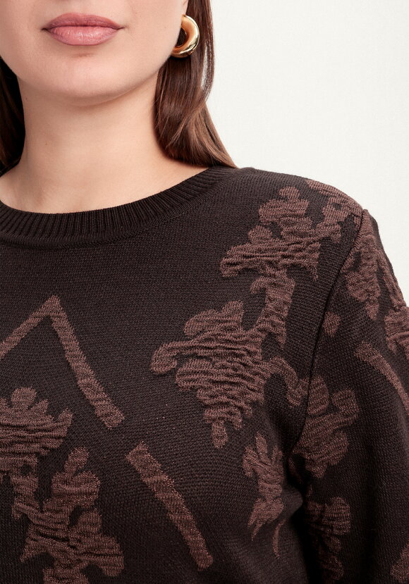 Джемпер с геральдическим орнаментом шир.  580, рис. 5