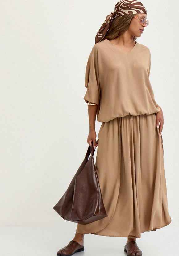 Блуза с V-образным вырезом свободная шир.  580, рис. 16