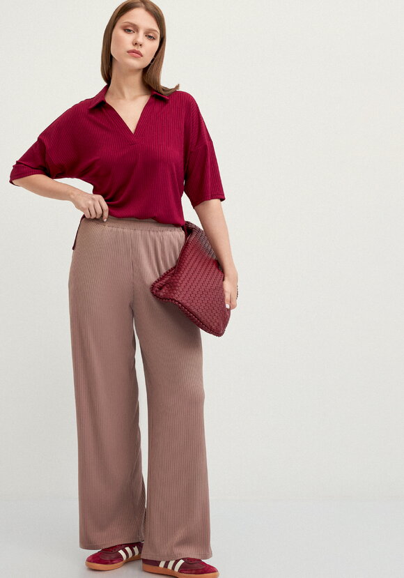 Поло с отложным воротником в рубчик шир.  580, рис. 31