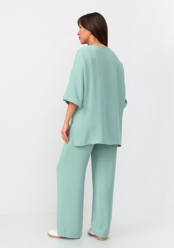 Костюм: брюки и блуза с лаконичным принтом шир.  580, рис. 12