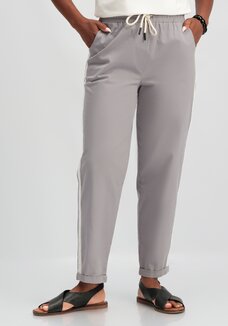 Брюки-бананы с кружевной вставкой