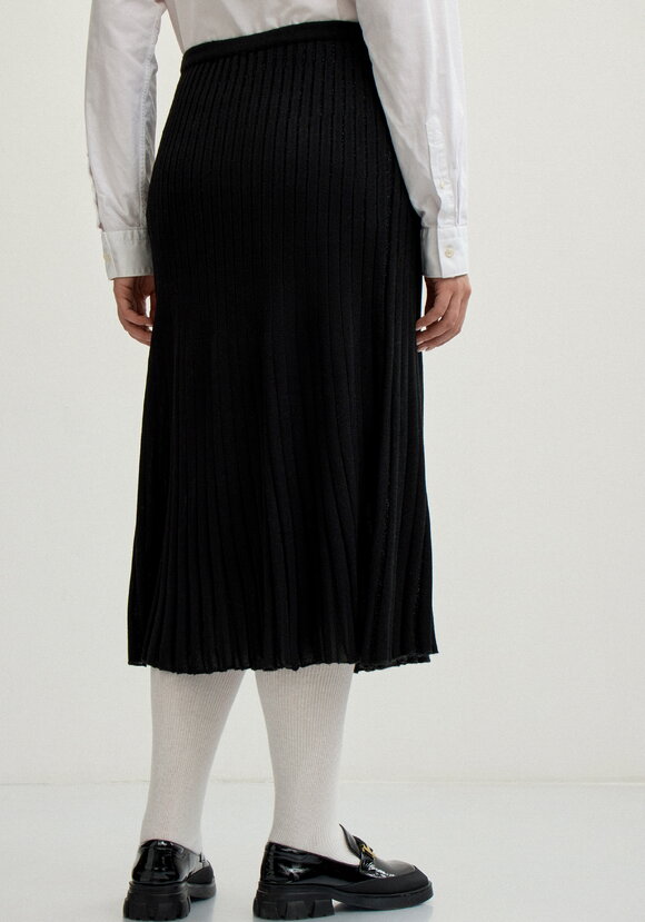 Юбка фактурная в вертикальную полоску шир.  580, рис. 7