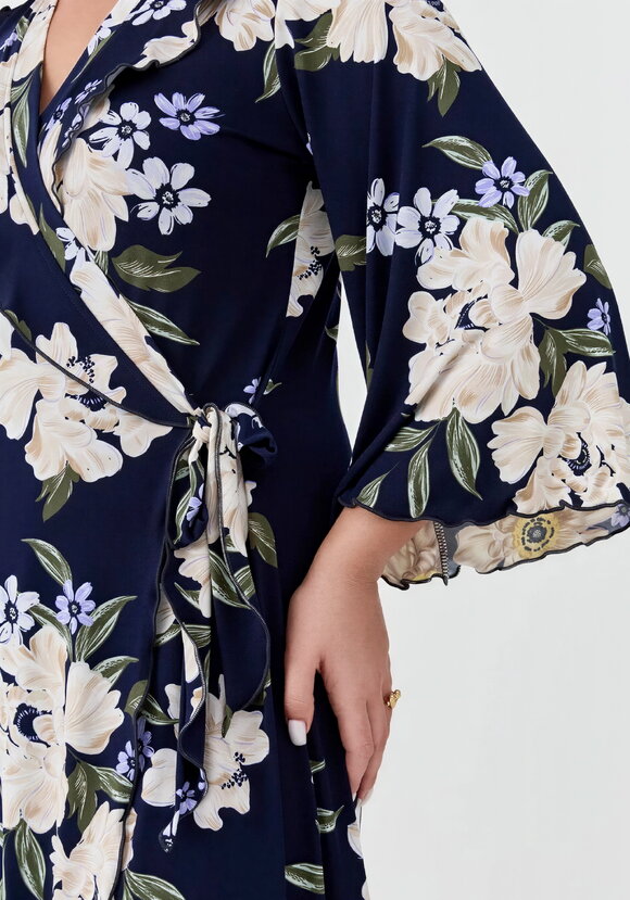 Халат на запах с цветами шир.  580, рис. 4