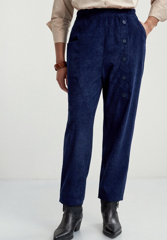 Брюки с карманом в рельефе шир.  580, рис. 11