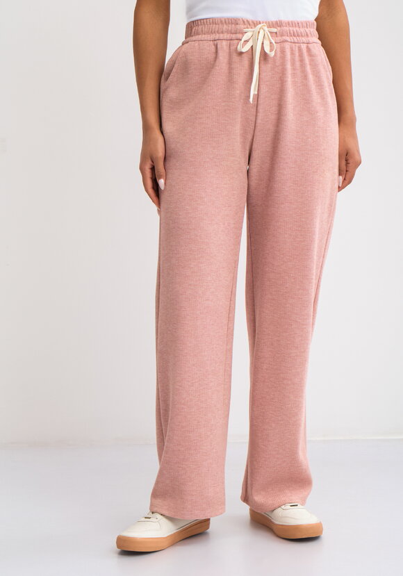 Брюки прямые от бедра на резинке шир.  580, рис. 16