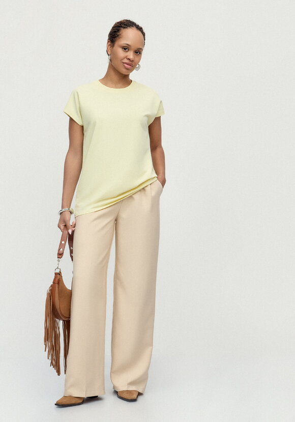 Футболка из трикотажа со спущенным плечом шир.  580, рис. 9