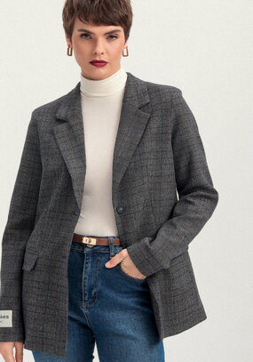 Пиджак с нашивкой на рукаве