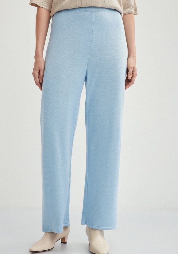 Брюки прямого кроя на широкой резинке шир.  580, рис. 23