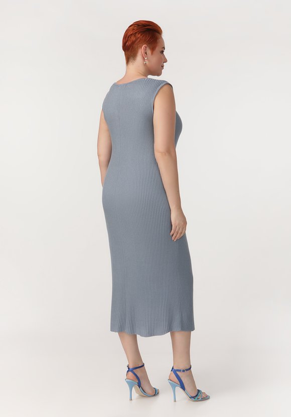 Сарафан прямой с V-образным вырезом шир.  580, рис. 5