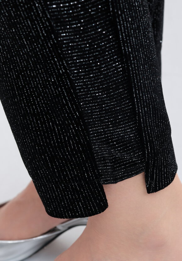 Брюки свободного кроя с защипами шир.  580, рис. 17