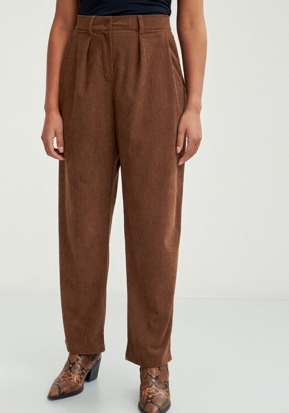 Брюки бананы с комфортным поясом шир.  580, рис. 10