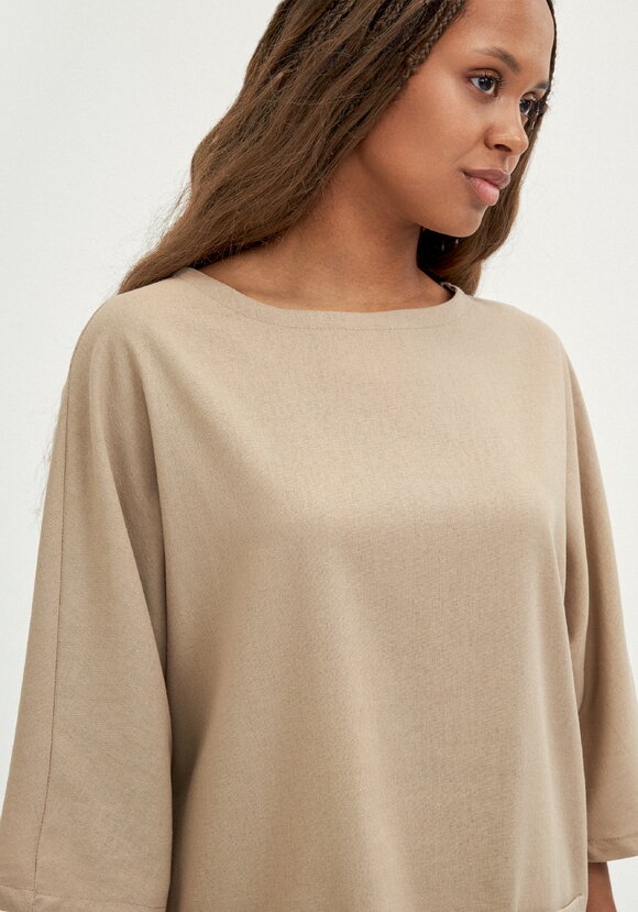 Блуза с контрастной внутренней отделкой шир.  580, рис. 5