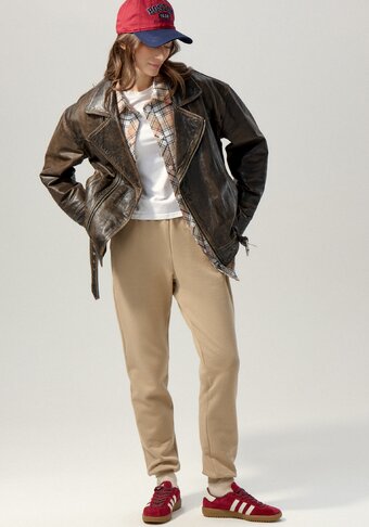 Брюки прямые с нашивкой