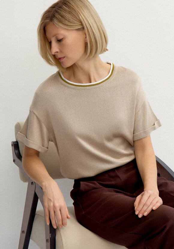 Футболка с отделкой по горловине шир.  580, рис. 5