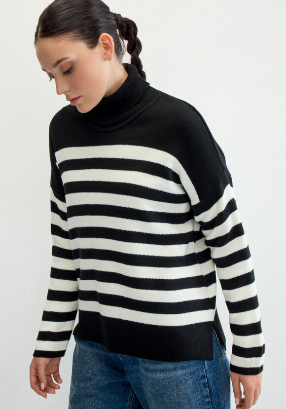 Свитер в полоску с высокой горловиной шир.  580, рис. 7