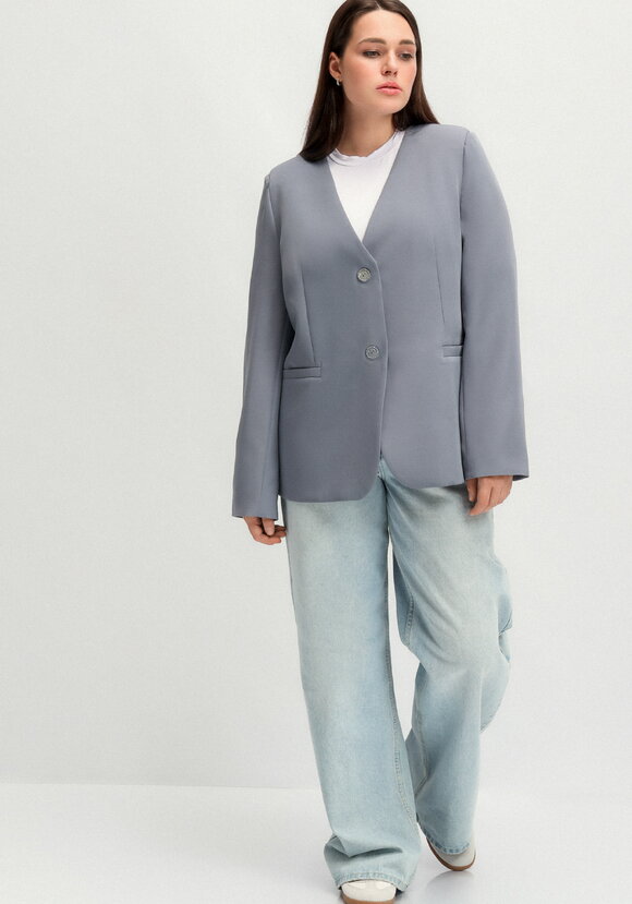 Пиджак с асимметричной шлицей по спинке шир.  580, рис. 9