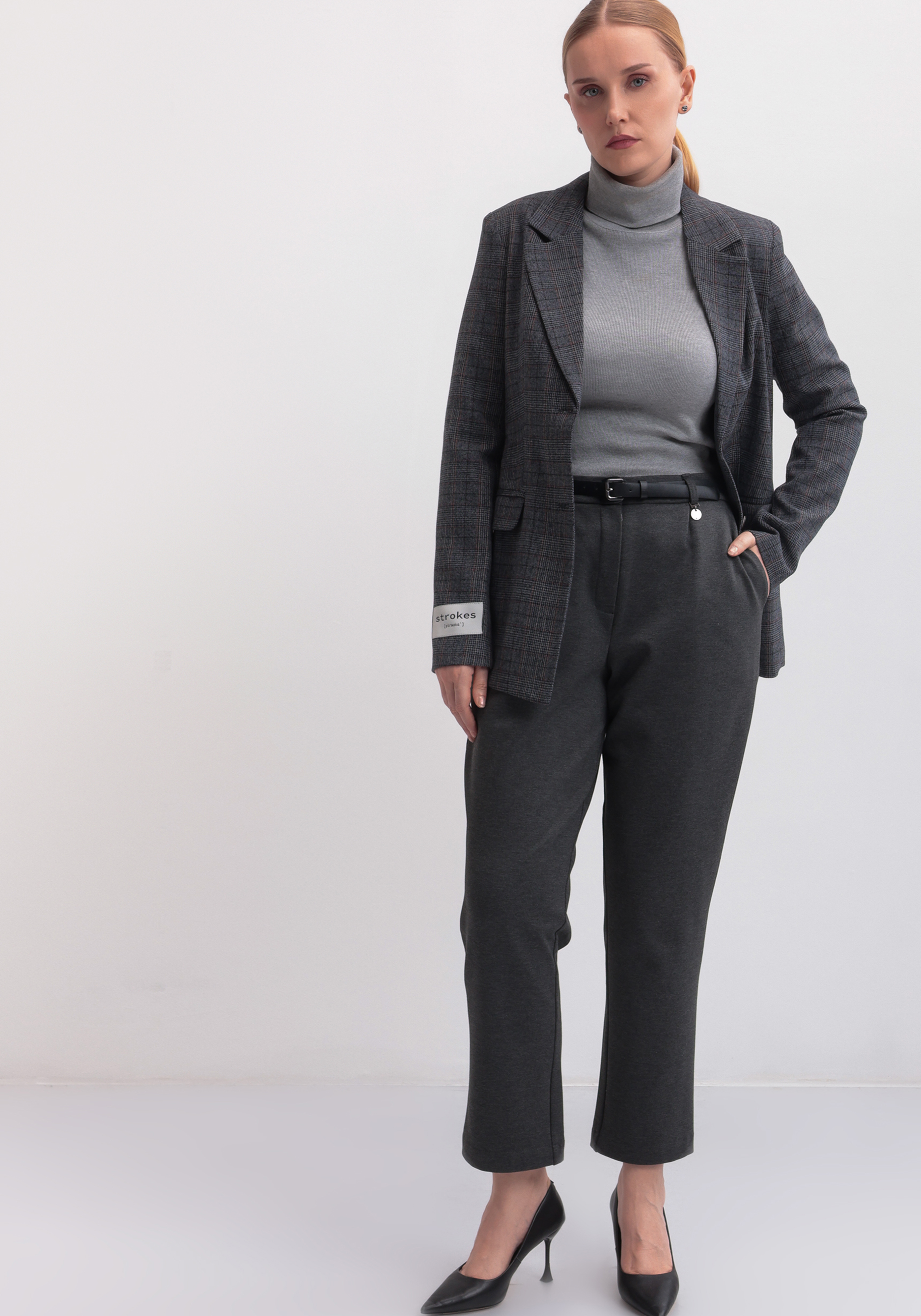 Брюки трикотажные с мелким ворсом внутри 3999₽