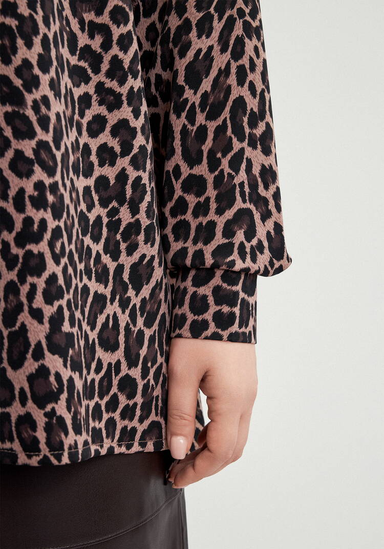 Блуза с леопардовым принтом Виталина шир.  750, рис. 6