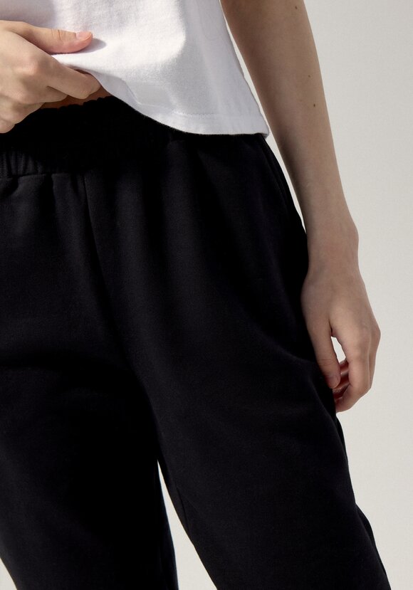 Брюки прямые с нашивкой шир.  580, рис. 7