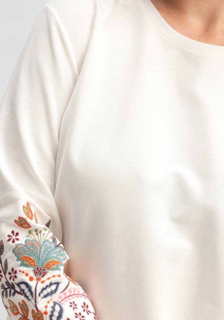 Лонгслив с вышивкой на рукавах шир.  750, рис. 5