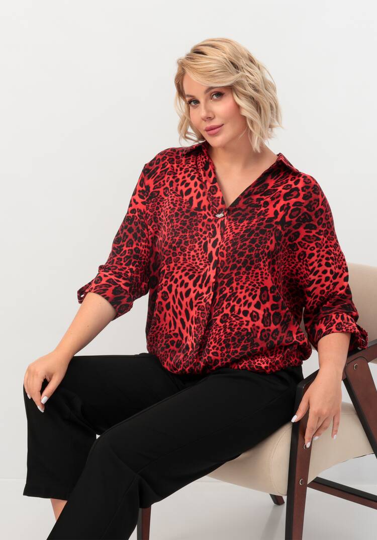 Блуза с патами на рукавах и брошью шир.  750, рис. 44