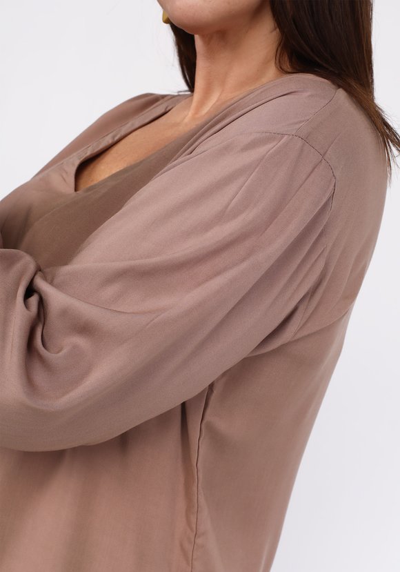 Блузка с V-образным вырезом, свободного кроя шир.  580, рис. 8