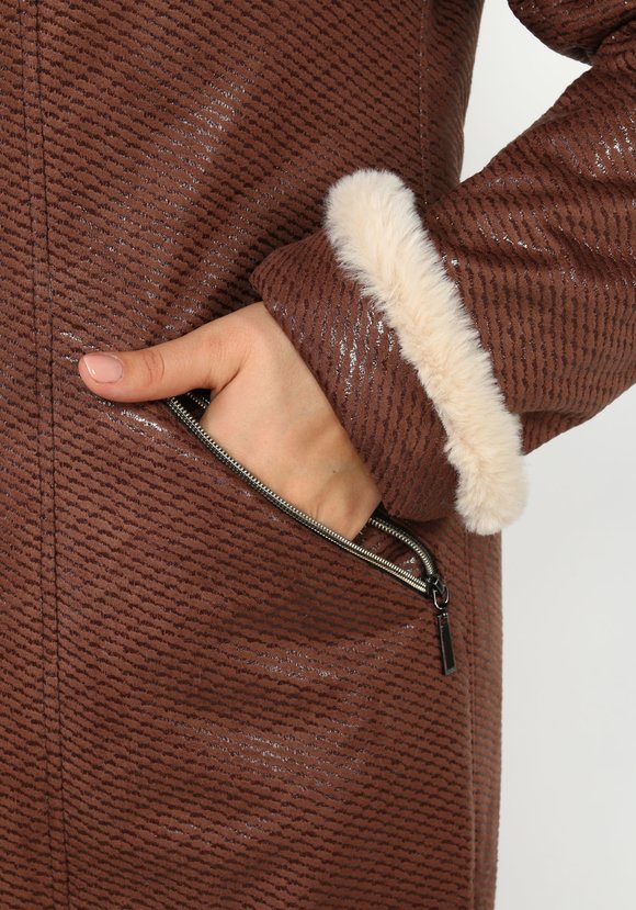 Дубленка на молнии с капюшоном и карманами шир.  580, рис. 11