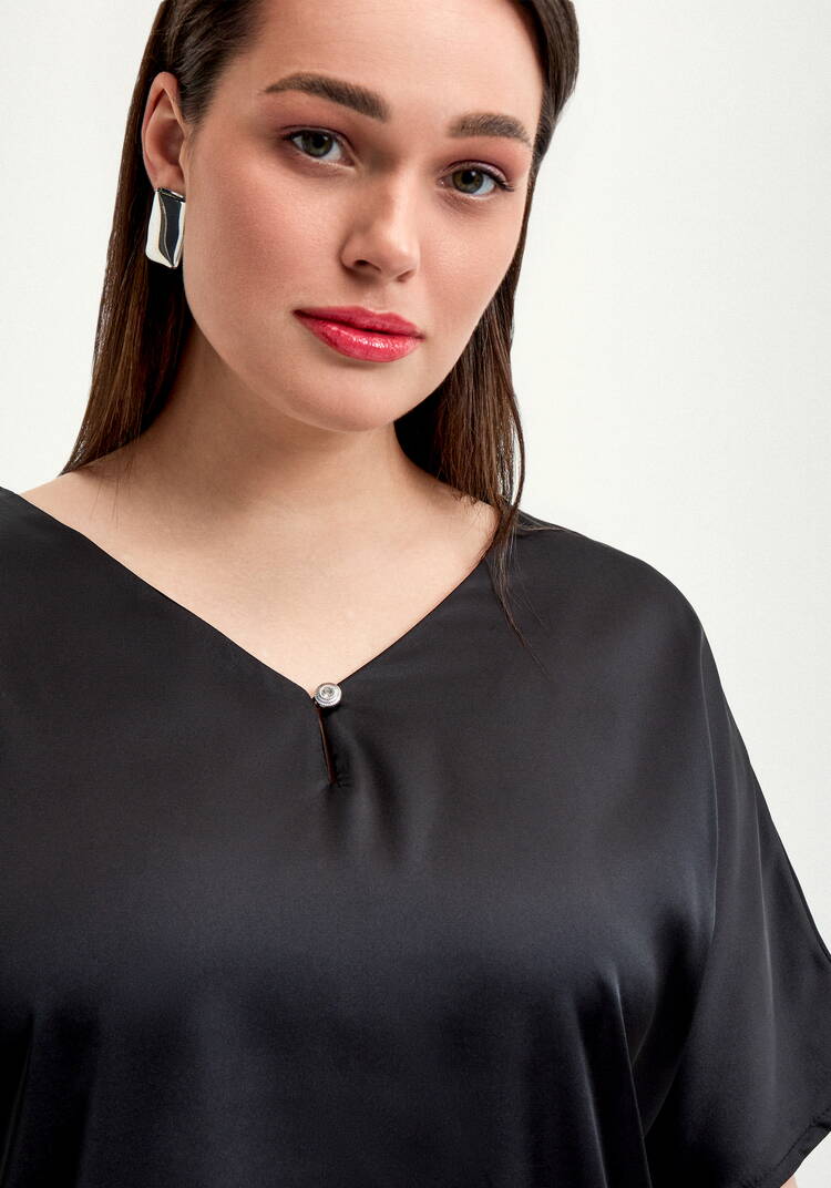 Блуза шелковая с V-образным вырезом шир.  750, рис. 22