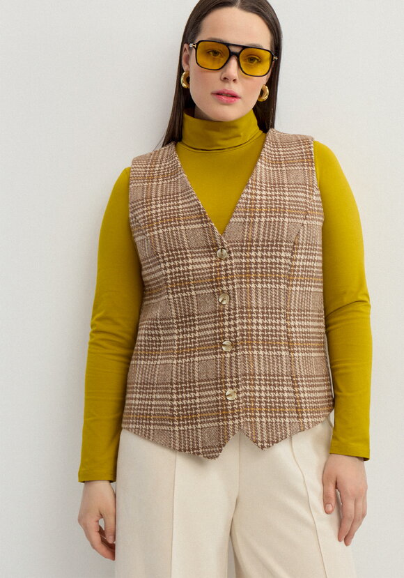 Жилет однобортный с принтом в клетку шир.  580, рис. 10