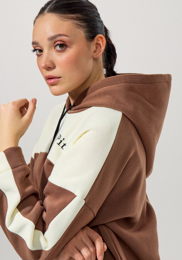 Костюм спортивный с комбинированной вставкой шир.  580, рис. 12