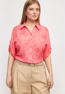 Блуза с фактурным узором на пуговицах