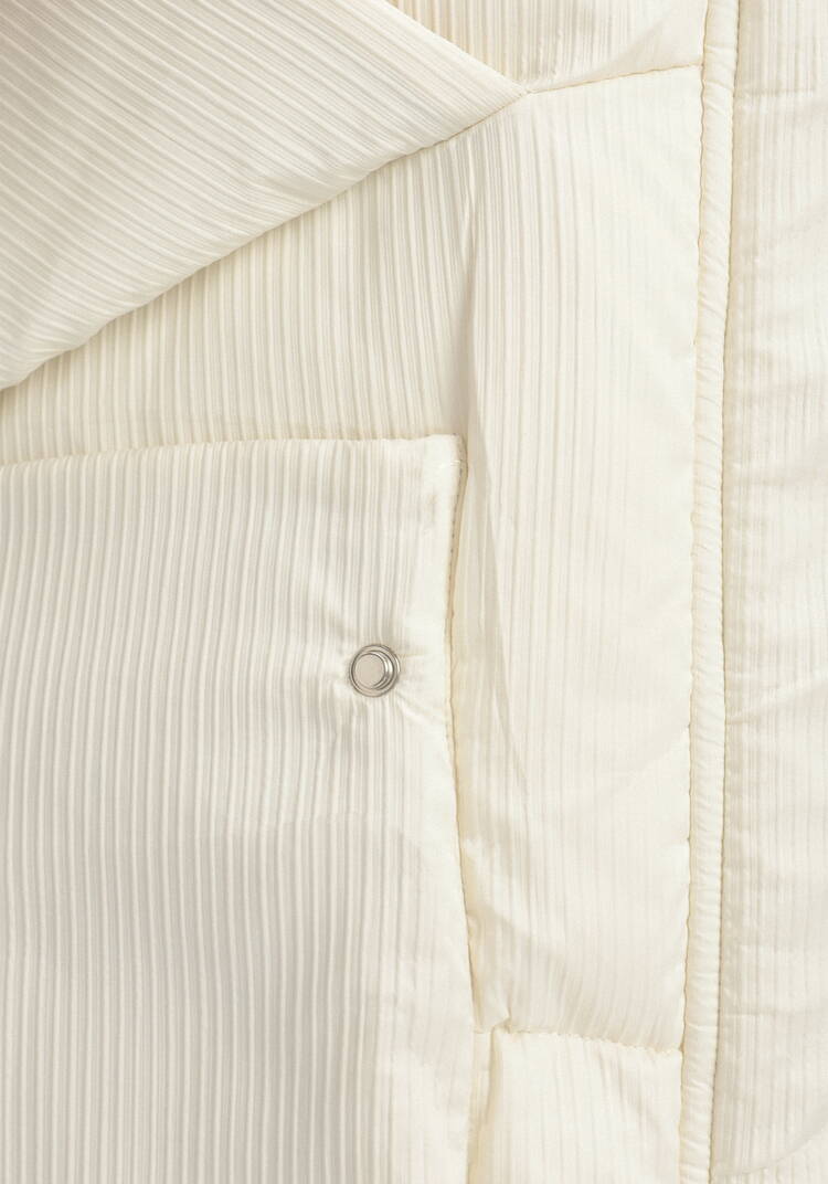 Пуховик с капюшоном и объемными карманами шир.  750, рис. 46