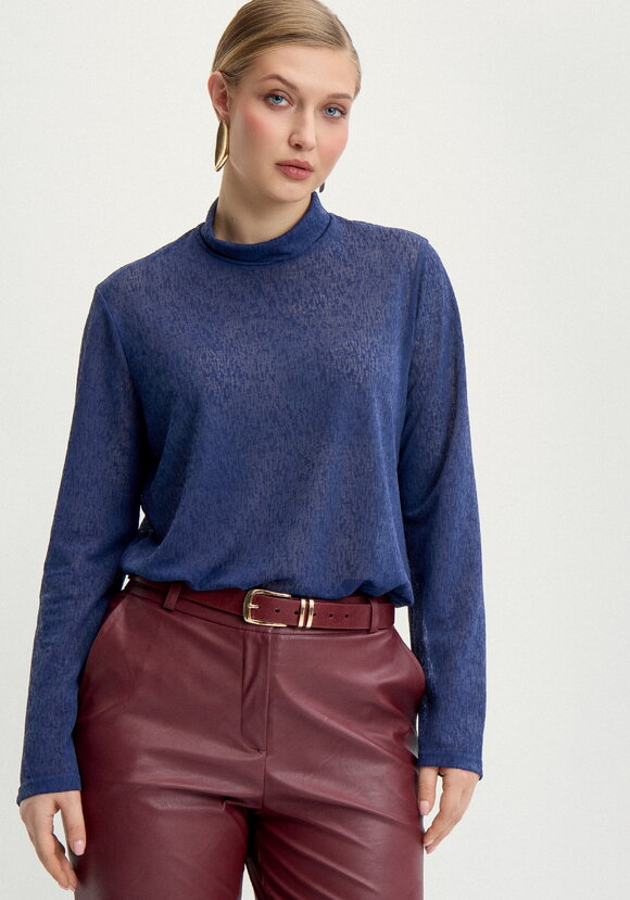 Водолазка из фактурного трикотажа шир.  580, рис. 7