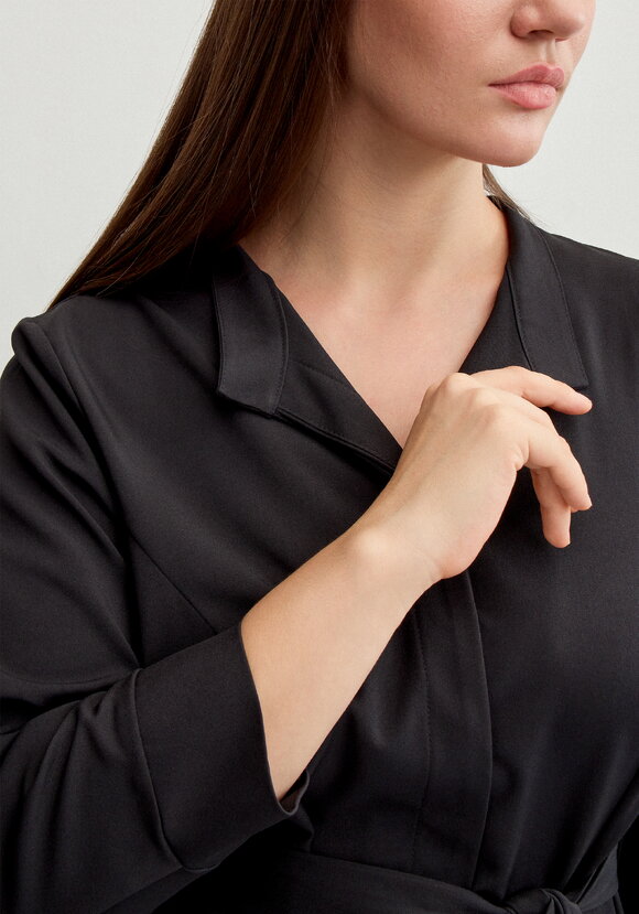 Платье с контрастными вставками в складках шир.  580, рис. 13