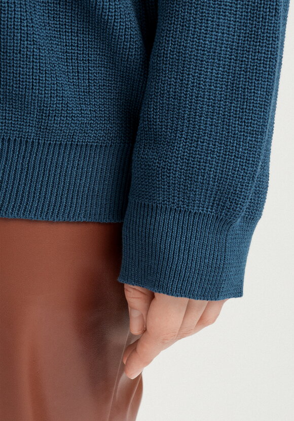 Джемпер со стойкой на пуговицах шир.  580, рис. 15