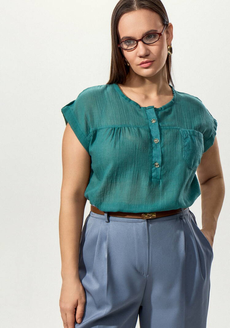 Блуза с коротким рукавом и карманом на груди шир.  750, рис. 9