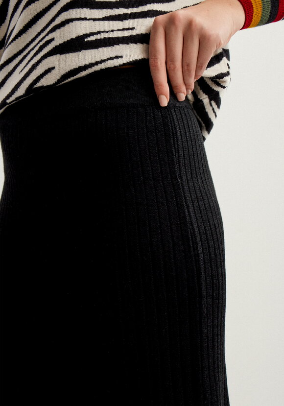 Юбка-плиссе на резинке ниже колена шир.  580, рис. 18