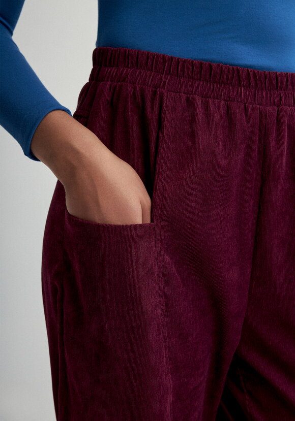 Брюки с карманом в рельефе шир.  580, рис. 5