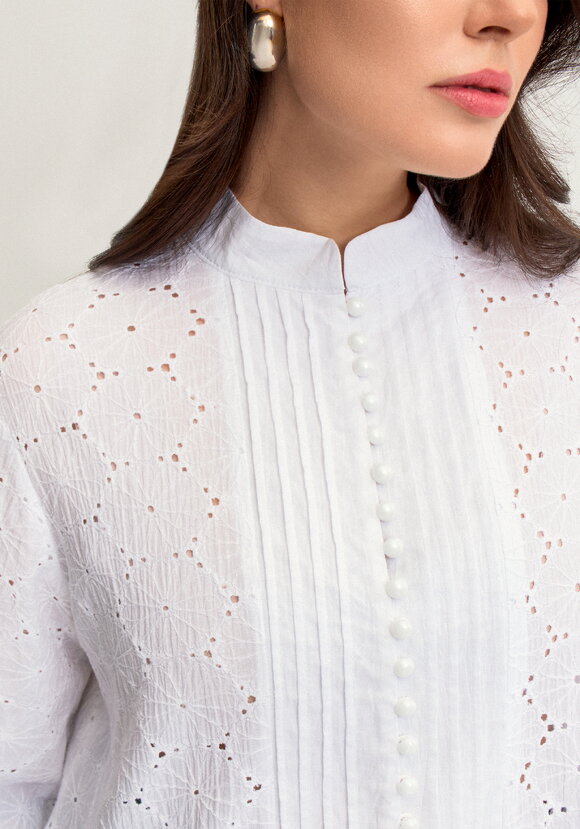 Блуза из шитья с жемчужными пуговицами шир.  580, рис. 28
