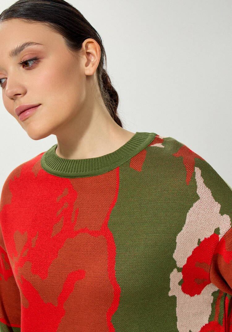 Джемпер с крупным цветочным орнаментом шир.  750, рис. 20