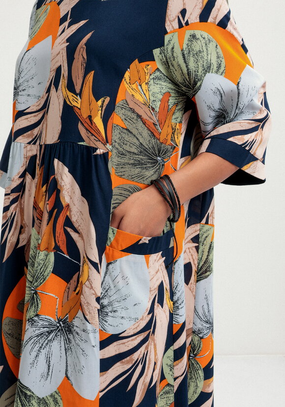 Платье из штапеля с тропическим принтом шир.  580, рис. 5