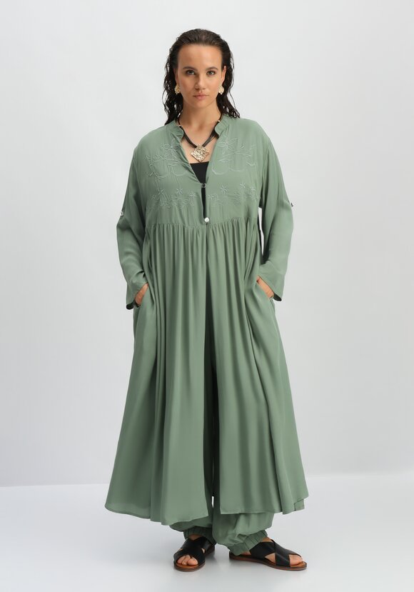 Рубашка удлиненная с вышивкой на кокетке шир.  580, рис. 19