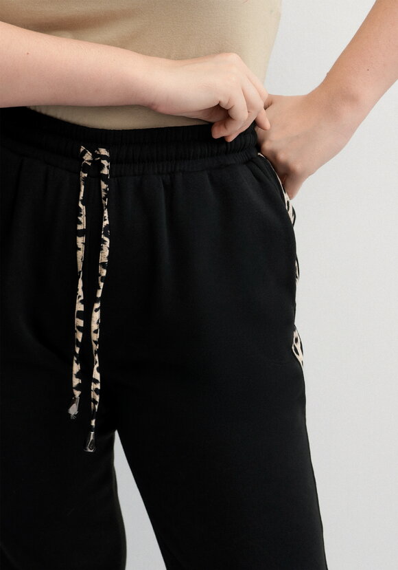 Брюки с леопардовыми лампасами шир.  580, рис. 6