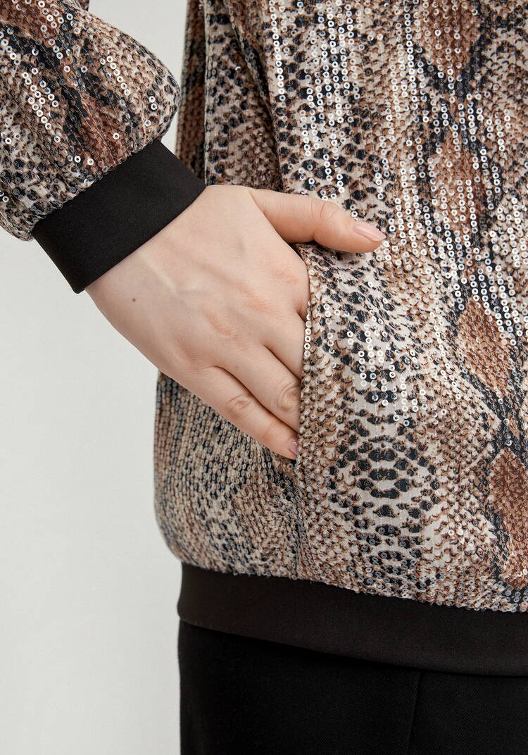 Бомбер с пайетками на подкладке шир.  750, рис. 15