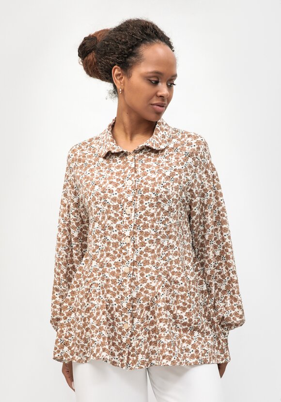 Блуза с круглым воротником на стойке шир.  580, рис. 17