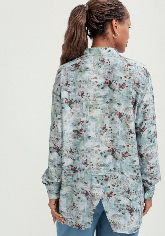 Блуза оригинального кроя с воротом стойка шир.  580, рис. 12