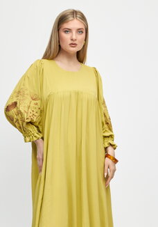 Платье свободного кроя с отрезным лифом