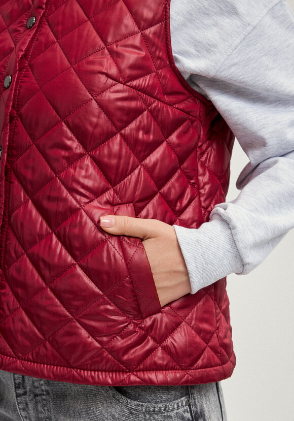 Жилет стёганый с застёжкой на кнопки шир.  580, рис. 27