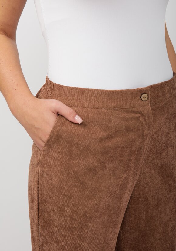 Брюки из вельвета на резинке шир.  580, рис. 15